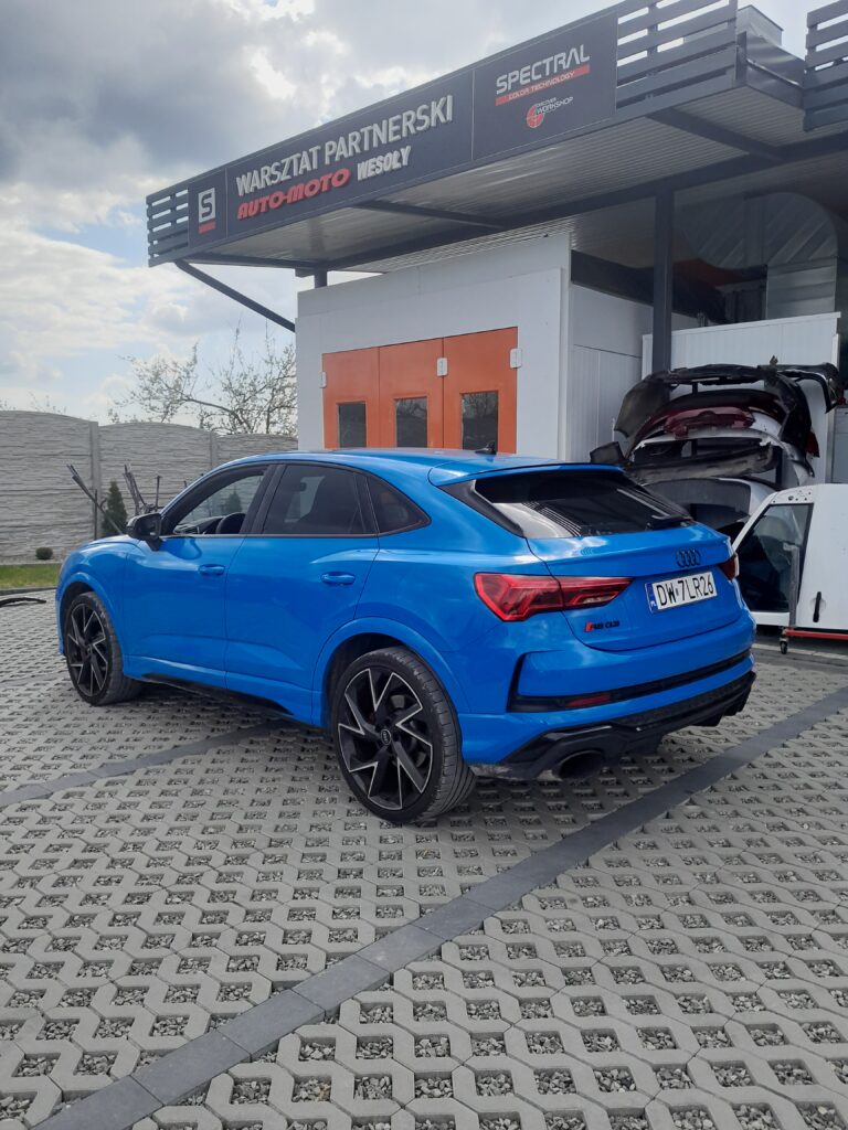 Audi RS Q3 po naprawie przed warsztatem partnerskim Spectral