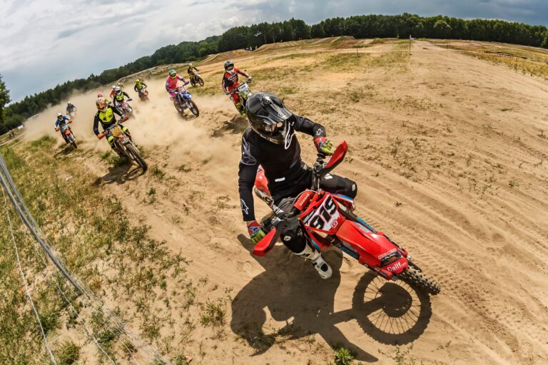 Serwis motocykli Busko-Zdrój - motocykl crossowy na torze